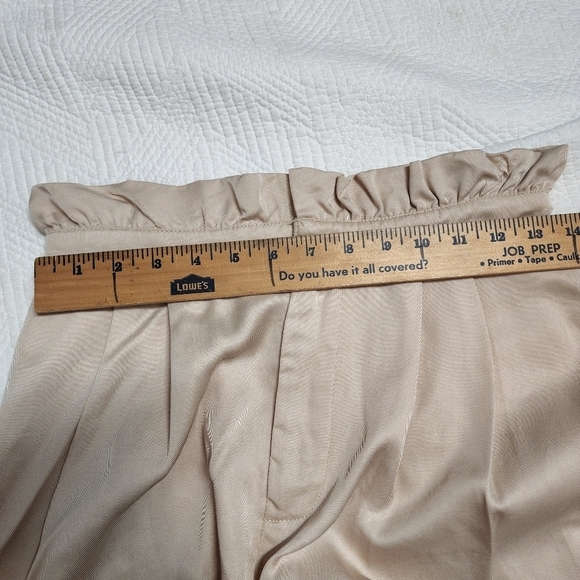 Cupcakes & Cashmere stretch waist flowy shorts - Picture 10 of 10